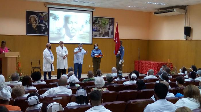 Varios integrantes del colectivo laboral del INOR