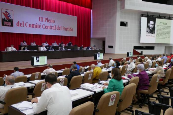 Inicia segunda jornada del III Pleno del Comité Central del Partido