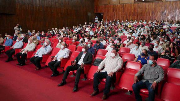 Díaz-Canel asiste a acto por aniversario 63 del triunfo de la Revolución