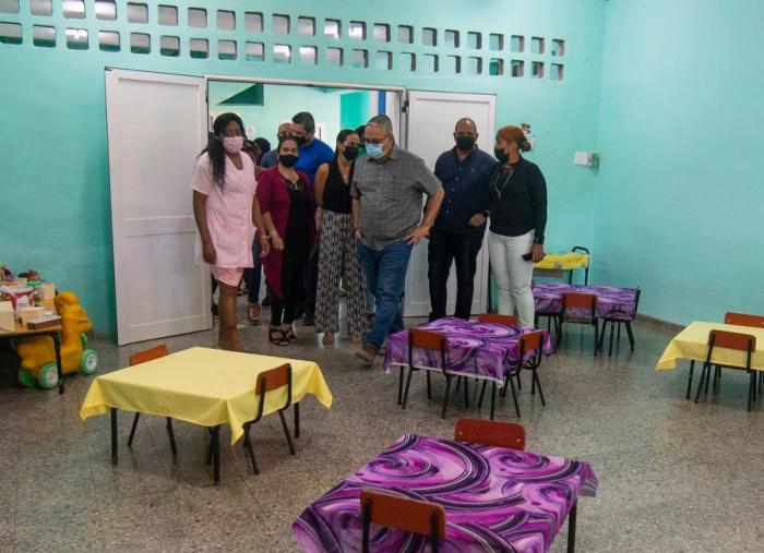 Recorren autoridades habaneras instalaciones