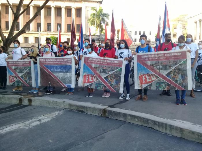 Universitarios rinden tributo a Julio Antonio Mella