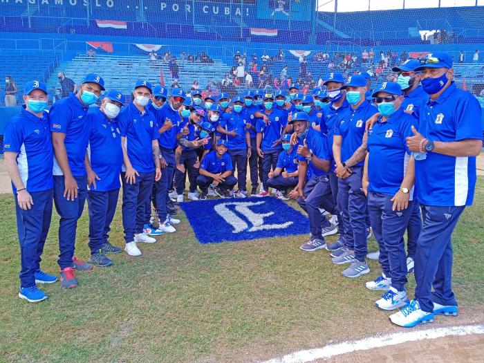  Abanderado el equipo Industriales en día histórico para el béisbol cubano