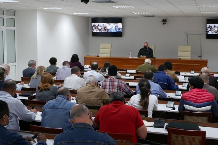 Manuel Marrero, Primer ministro, en la reunión de trabajo