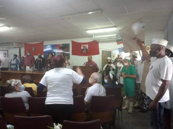 Reconocen en el Complejo Lácteo a personas y Unidades Empresariales de Base destacadas en las donaciones voluntarias de sangre.