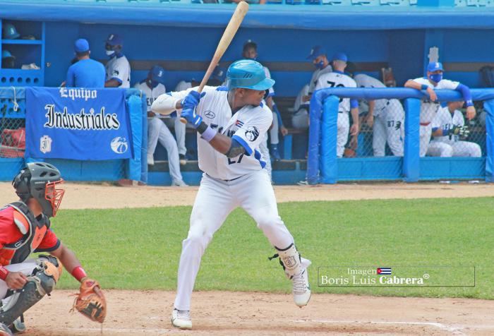 Los Leones domaron a los caballos orientales en el Latino