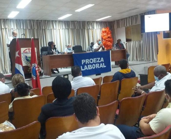 Participantes en la asamblea de balance y presidencia