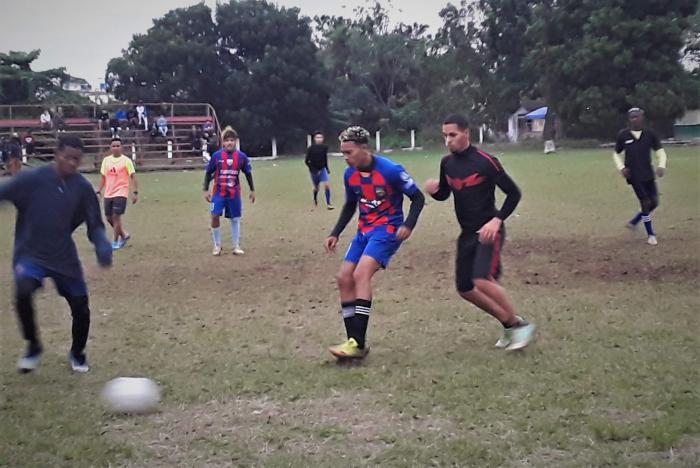 Jugadores de futbol en inter-barrios