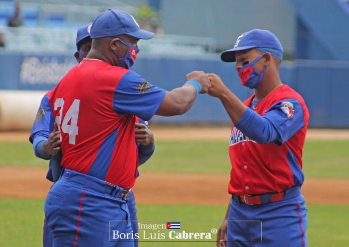 Alazanes plantan bandera en el Latino