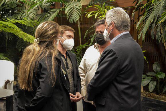 Presidente cubano recibe a delegación de europarlamentarios