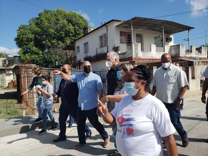 Recorre Diaz-Canel barrio La Purisima, en el Cotorro