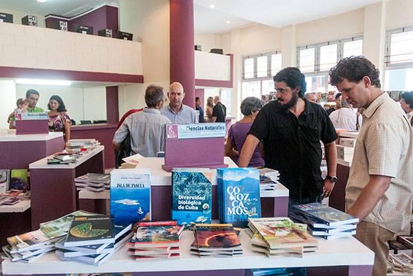 Anuncian reapertura de la Librería Alma Mater