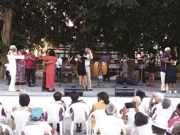 Bailadores de Danzón en una edición anterior