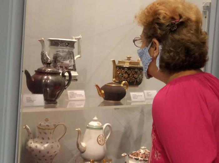 Exhibe museo de Artes Decorativas colección de valiosas vajillas