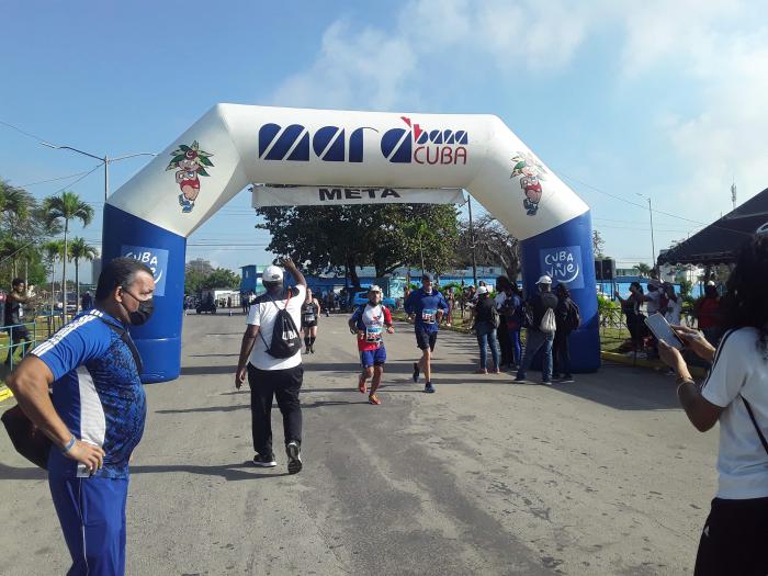 Andarines llegando a la meta