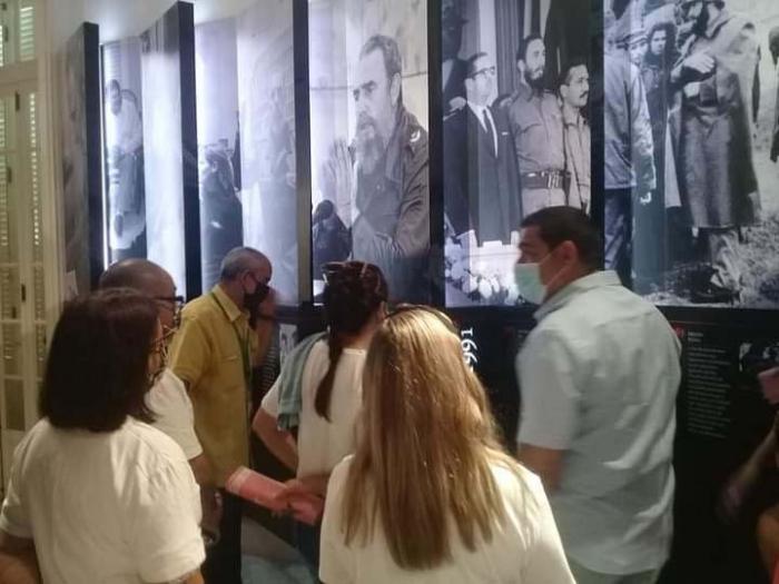 La familia de DefendiendoCuba visita el Centro Fidel Castro