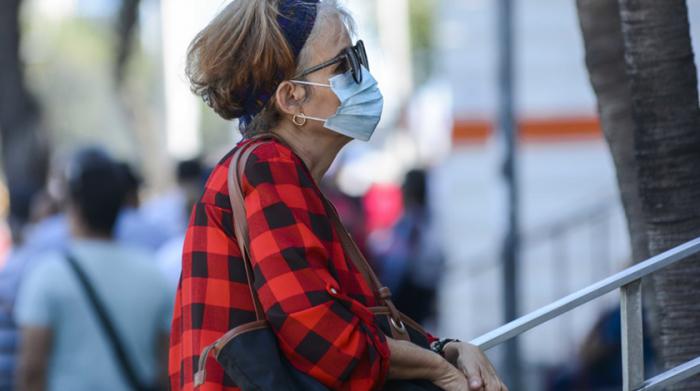 La utilización del nasobuco, se ha convertido en un medio de protección necesario ante la actual pandemia de la COVID-19, en La Habana, Cuba. 24 de marzo de 2020.   ACN/FOTO/Ariel LEY ROYERO/ogm