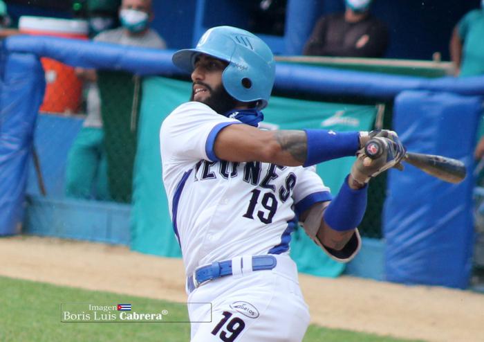 Leones metieron a los Gallos en la cazuela