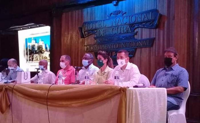El secretario general del Buro Sindical José Felipe Soto recibió el Sello al Humanismo la Solidaridad y Sensibilidad entregado por el Ministerio de Salud Publica.
