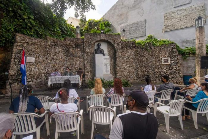 Presentes en el encuentro sobre Martí en el Periodismo en la Fragua martiana