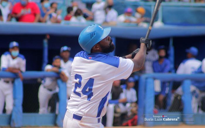 Leones capitalinos penetran el cerco oriental