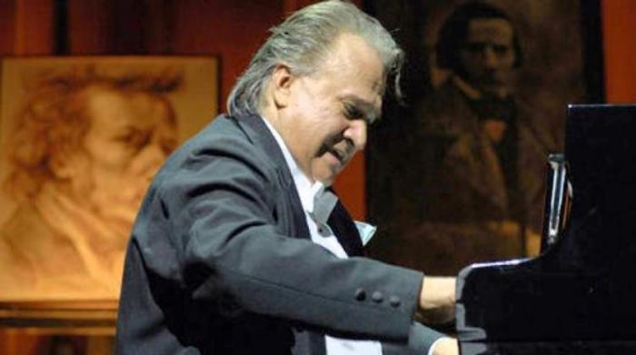 Felicita Díaz-Canel a Frank Fernández por su cumpleaños 78