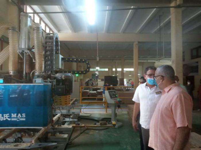Recorren delegados a Asamblea Provincial del Partido centros económicos de La Habana