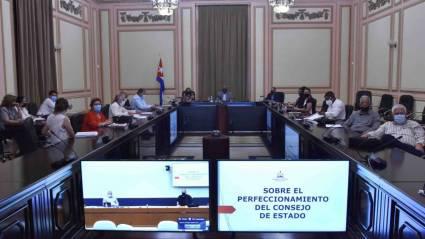 Adopta el Consejo de Estado dos decretos leyes