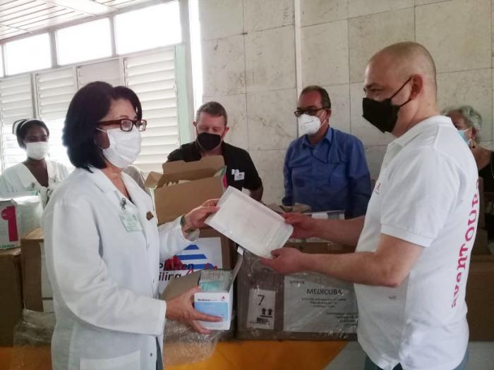 Dona Agencia de Turismo Alemana insumos médicos al Hospital Miguel Enríquez