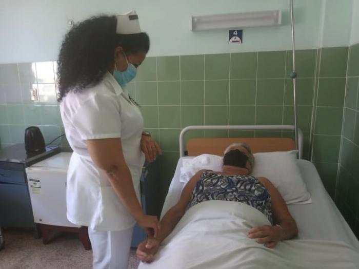 El trato digno es la prioridad del personal de enfermería, destaca Mercedes Rojas, jefa de enfermeras.
