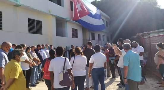 Entregan viviendas a familias en el barrio El Fanguito en La Habana