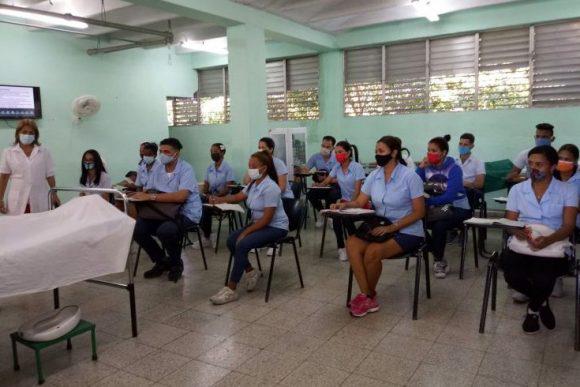 Profesionales de la Salud que imparten docencia recibirán pagos adicionales