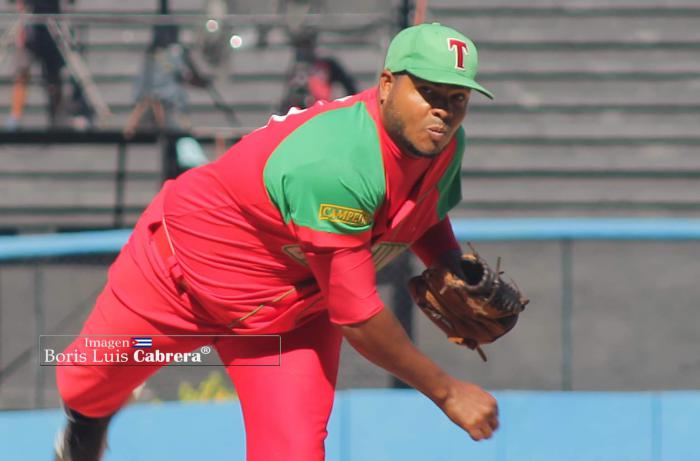 Carlos Juan Viera, pitcher de los Leñadores de las Tunas