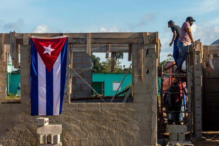 La bandera cubana no podía faltar como símbolo de nuestra cubanía y solidaridad.
