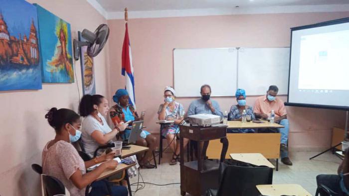 Durante varios días, en modalidad presencial-virtual, profesionales de la comunicación y el periodismo, se acercaron al tema del racismo