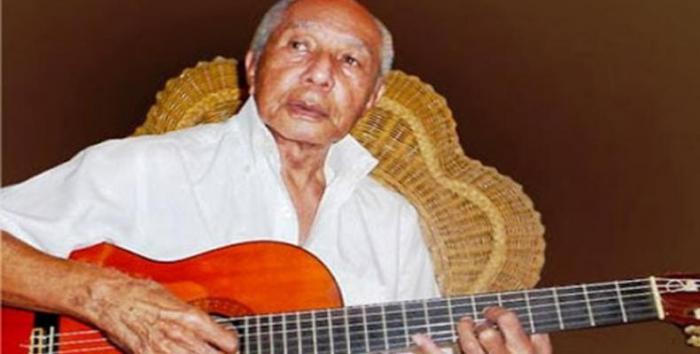Portillo de la Luz, uno de los fundadores del llamado feeling, quien a los 19 años de edad se inicia en el canto acompañado de su guitarra.