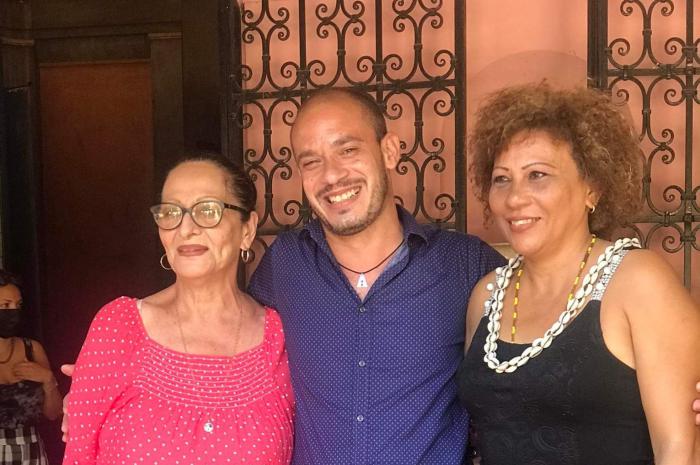 Alwin Damián junto a la musicalísima Beatriz Márquez y María Victoria Rodríguez, la voz de oro de la música campesina.