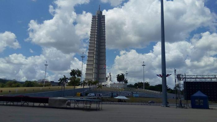 Plaza de la Revolución en los preparativos para el desfile del Primero de Mayo