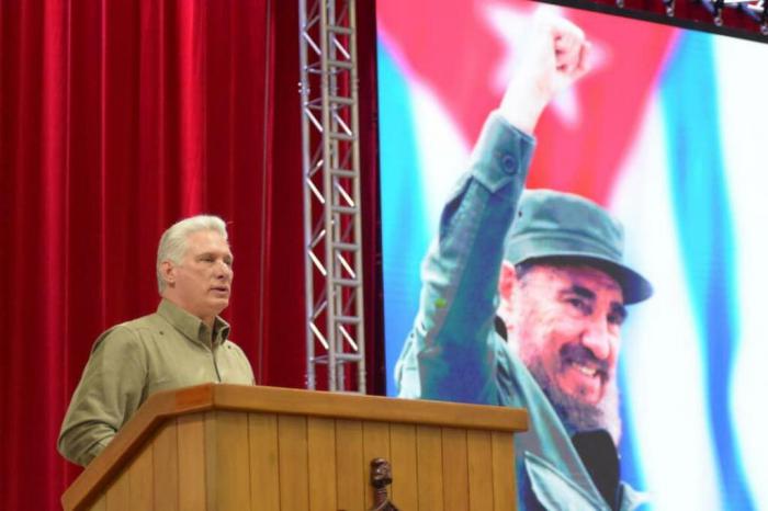 Díaz-Canel habla en el acto de clausura del encuentro.
