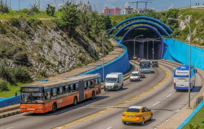 Transportes por el túnel de la bahía de La Habana