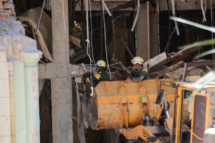 Continúa la búsqueda para encontrar desaparecidos en el accidente ocurrido el pasado viernes en el Hotel Saratoga, en la Habana Vieja, Cuba, 10 de mayo de 2022.  ACN FOTO/Marcelino VÁZQUEZ HERNÁNDEZ/sdl