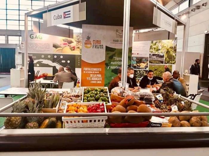 Esperanzadora presencia en feria hortofrutícola en Italia