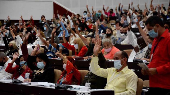 Diputados aprueban el Proyecto de Ley de Código Penal, durante la segunda jornada de la V sesión extraordinaria de la Asamblea Nacional del Poder Popular (ANPP), en su IX Legislatura. con cita, en el Palacio de Convenciones de La Habana, el 15 de mayo de 2022.    ACN FOTO/Marcelino VÁZQUEZ HERNÁNDEZ/ogm