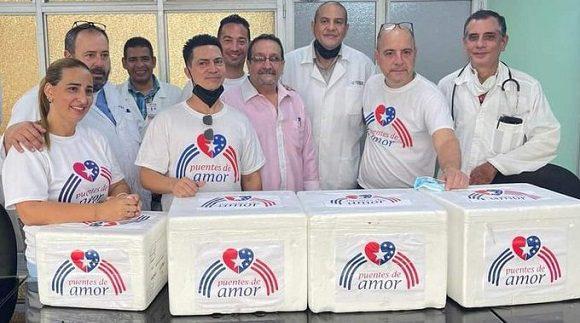 Este domingo representantes de Puentes de amor hicieron entrega de un donativo al hospital William Soler. 