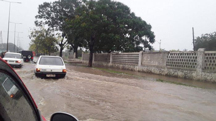 Lluvias provocan inundaciones en zonas de La Habana