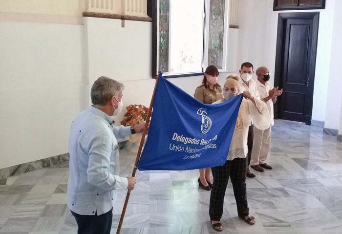 Abanderan a delegación capitalina al Noveno Congreso de la Unión de Juristas
