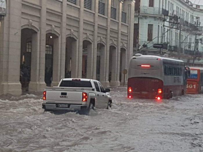 Intensas lluvias en La Habana, en imágenes