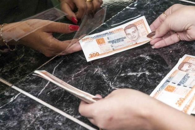 Establecen nuevo plazo para canjear pesos convertibles