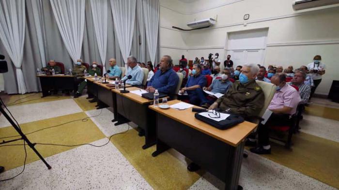 Miguel Díaz-Canel Bermúdez en la sede del Estado Mayor Nacional de la Defensa Civil