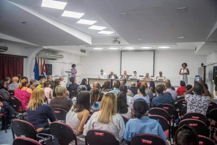 Personas que participaron en el acto