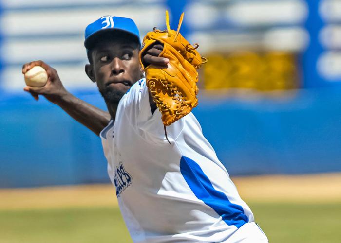 Pavel Hernández, pitcher del equipo Industriales